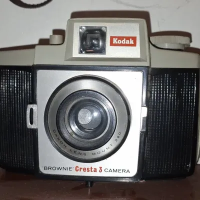 Sale Photo Thumbnail #216: Kodak brownie cresta camera