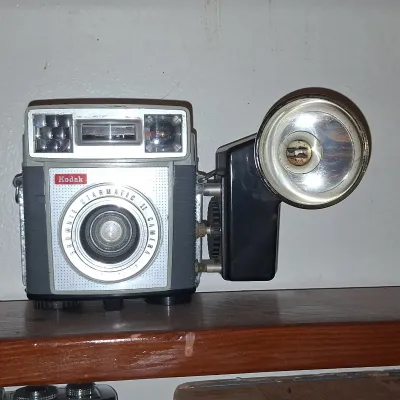 Sale Photo Thumbnail #217: Kodak brownie starmatic ii camera b