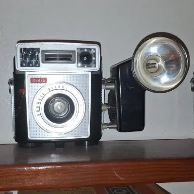 Sale Photo Thumbnail #218: Kodak brownie starmatic ii camera