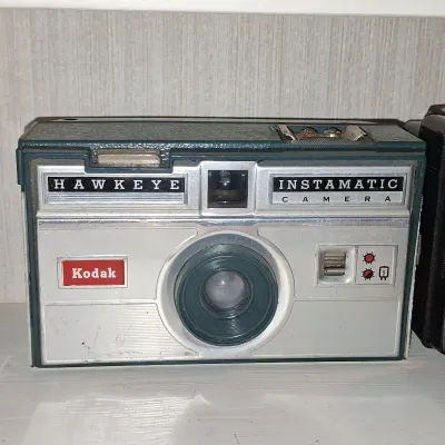 Sale Photo Thumbnail #221: Kodak hawkeye instamatic camera