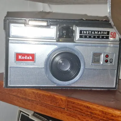 Sale Photo Thumbnail #222: Kodak instamatic camera made in england