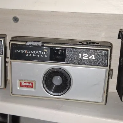 Sale Photo Thumbnail #223: Kodak instamatic camera e