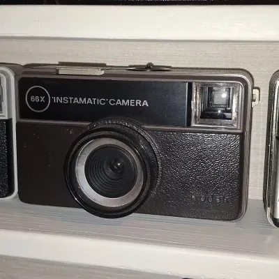 Sale Photo Thumbnail #226: Kodak instamatic x camera b