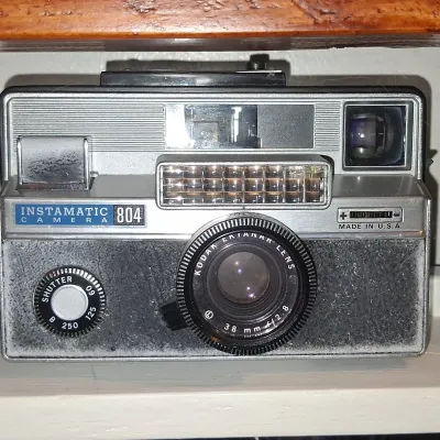 Sale Photo Thumbnail #238: Kodak instamatic camera c