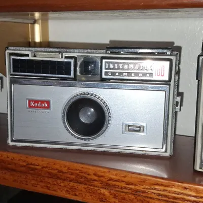 Sale Photo Thumbnail #239: Kodak instamatic camera d