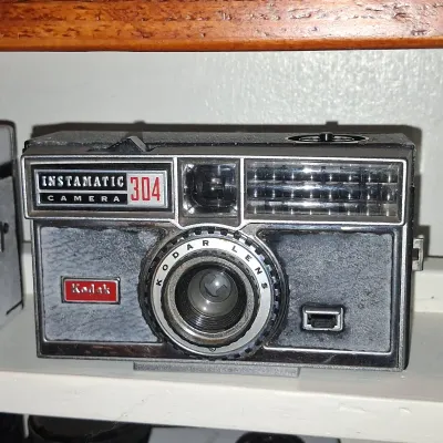 Sale Photo Thumbnail #240: Kodak instamatic camera b