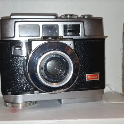 Sale Photo Thumbnail #246: Kodak motormatic f camera