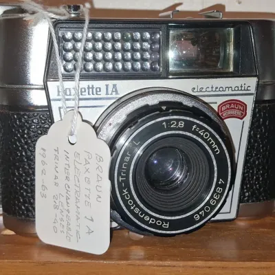 Sale Photo Thumbnail #256: Braun paxette ia electromatic camera