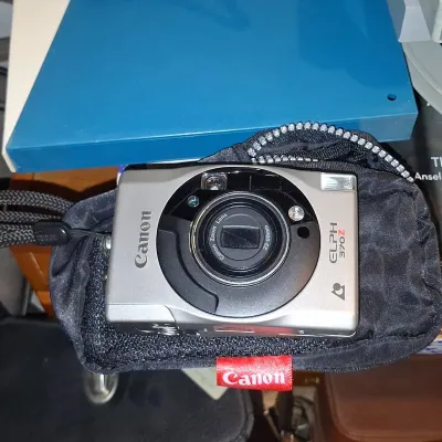 Sale Photo Thumbnail #257: Canon elph z aps film camera