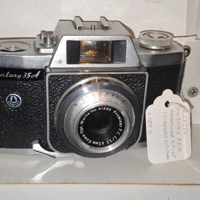 Sale Photo Thumbnail #293: Graflex century a mm rangefinder camera