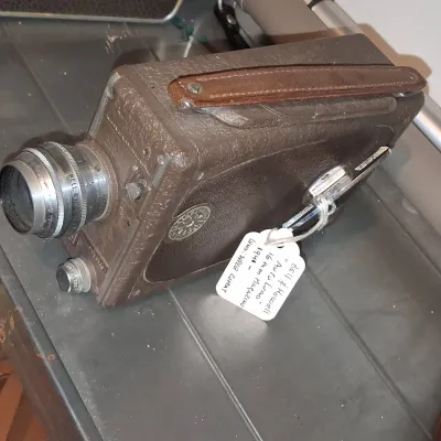 Sale Photo Thumbnail #336: Bell howell filmo auto load speedster mm magazine camera