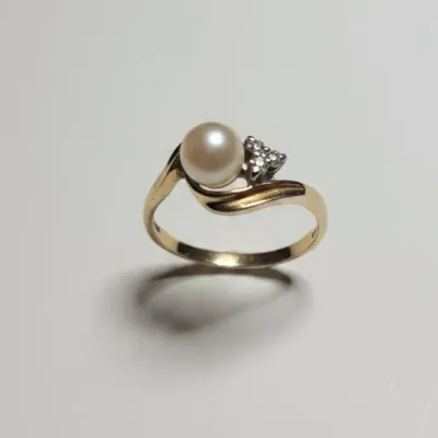 Sale Photo Thumbnail #363: K yellow gold cultured pearl and diamond bypass ring
