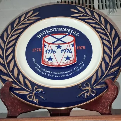 Sale Photo Thumbnail #389: American bicentennial commemorative plate by taylor smith taylor