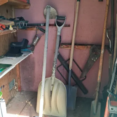 Sale Photo Thumbnail #390: Assorted vintage garden hand tools