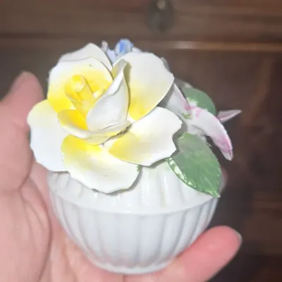 Sale Photo Thumbnail #455: Crown royal bone china miniature rose bouquet figurine