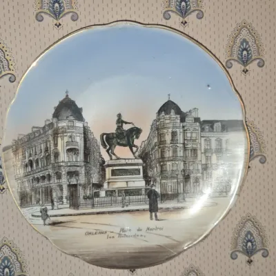 Sale Photo Thumbnail #466: Orlans place du martroi souvenir plate