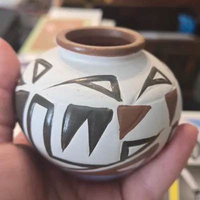 Sale Photo Thumbnail #471: Southwestern native american style miniature seed pot unsigned