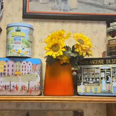 Sale Photo Thumbnail #517: Jules destrooper biscuiterie tins