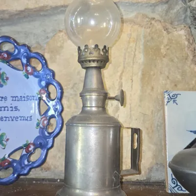 Sale Photo Thumbnail #545: Vintage lampe pigeon oil lamp