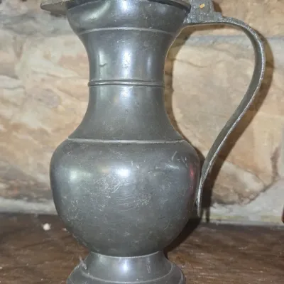 Sale Photo Thumbnail #551: Antique pewter lidded flagon with acorn finial