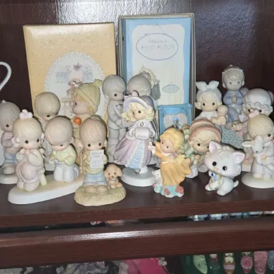 Sale Photo Thumbnail #563: Collection of precious moments porcelain figurines