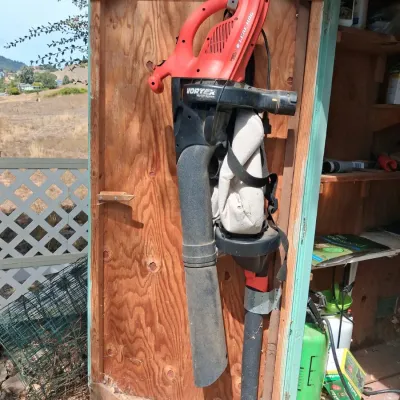 Sale Photo Thumbnail #627: Black decker leaf hog vortex vacuum or blower