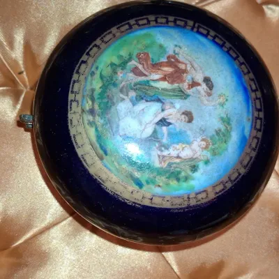 Sale Photo Thumbnail #631: Cobalt blue porcelain trinket box with classical scene