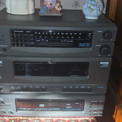 Sale Photo Thumbnail #646: General electric compact disc stereo component system