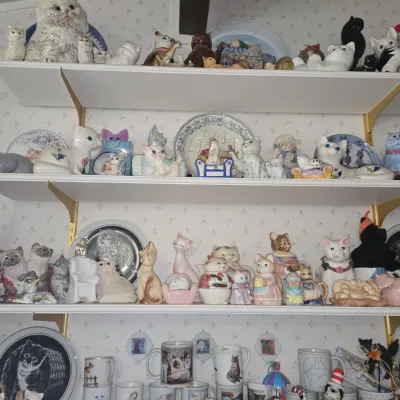 Sale Photo Thumbnail #734: Vintage cat figurine collection with notable brands and styles