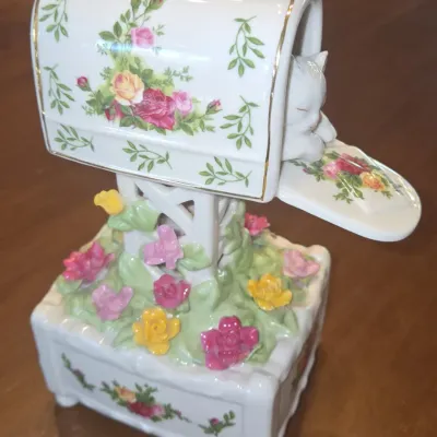 Sale Photo Thumbnail #770: Royal albert old country roses mailbox with kitten music box