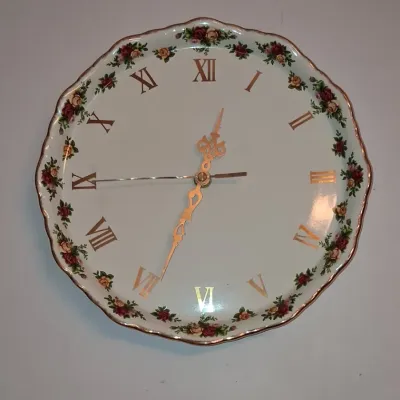 Sale Photo Thumbnail #864: Royal albert old country roses porcelain plate clock