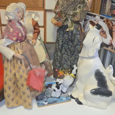 Sale Photo Thumbnail #879: Vintage french santons de provence figurines