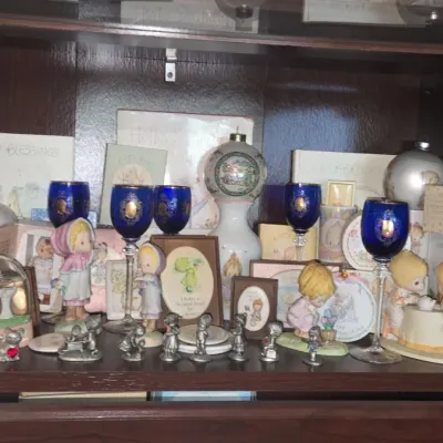 Sale Photo Thumbnail #910: Precious moments collectible assortment