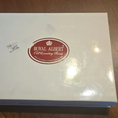Sale Photo Thumbnail #911: Royal albert old country roses gold plated cake forks set