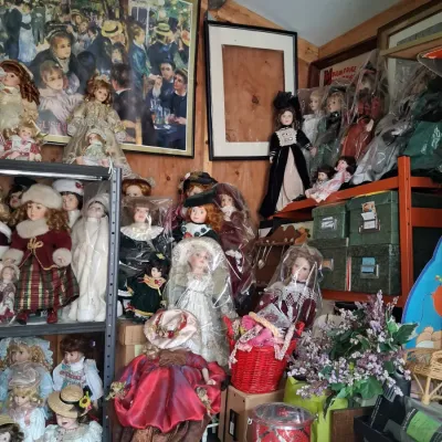 Sale Photo Thumbnail #937: Collection of ashton drake and franklin heirloom porcelain dolls