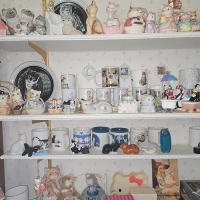 Sale Photo Thumbnail #983: Collection of miss priss and other cat themed collectibles