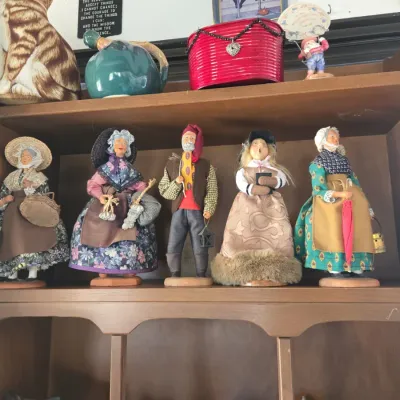Sale Photo Thumbnail #1012: Vintage french santons de provence figurines set of
