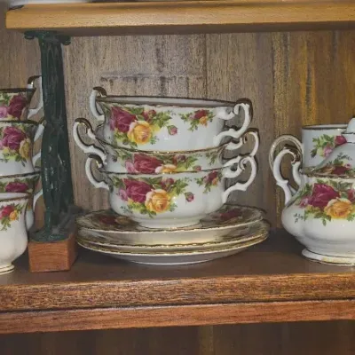 Sale Photo Thumbnail #1031: Royal albert old country roses bone china collection piece