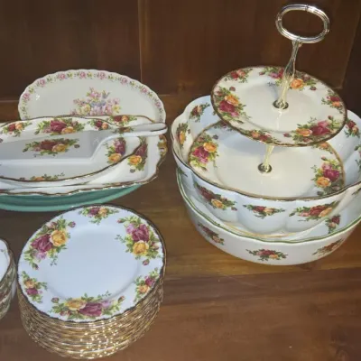 Sale Photo Thumbnail #1032: Royal albert old country roses fine bone china collection