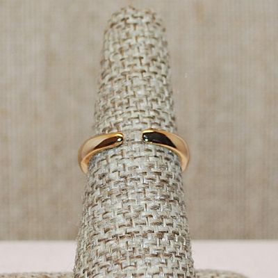 Size 6 ALL Gold Colored "CRADLE" Ring on an OPEN Gold Tone Band (3.5g)