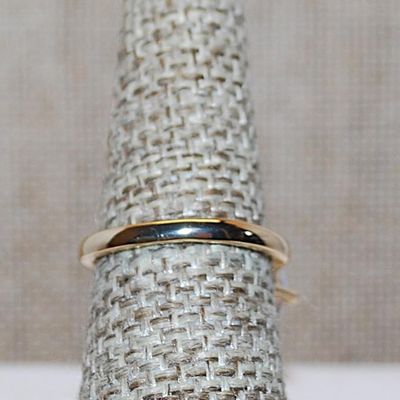 Size 6½ Unique Large 2-Stones Marquise Cut & Rectangle Cut Ring on a Gold Tone Band (5.8g)