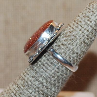 Size 6 Large Oval Glittery Rust Colored SUNSTONE Gemstone Ring with Silver Tone Band (7.5g)