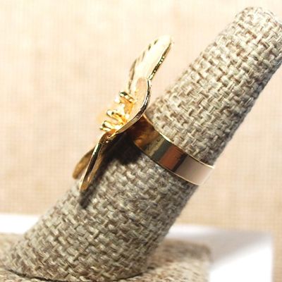 Size 7 ALL Gold Colored "5 Petal Flower" Ring on an OPEN BAND (4.7g)