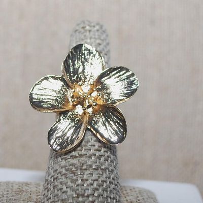 Size 7 ALL Gold Colored "5 Petal Flower" Ring on an OPEN BAND (4.7g)