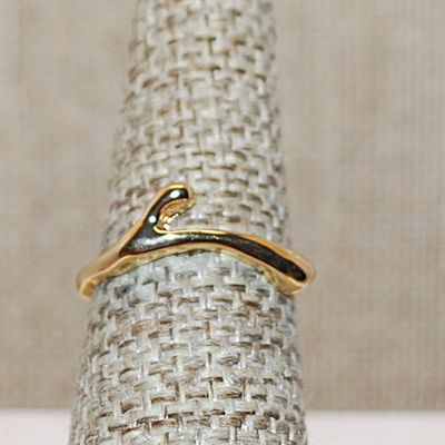 Size 7 ALL Gold Colored "SINGLE BRANCH" Ring on an OPEN Gold Tone Band (1.8g)