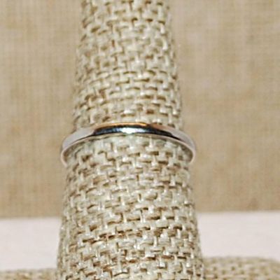 Size 7 Marked .925 "Marijuana" Leaf Ring on a Silver Band (2.3g)