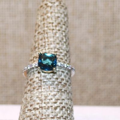 Size 6¾ Transparent Blue Stone Asscher Cut 4 Prong with Side Accents on a Silver Tone Band (1.4g)