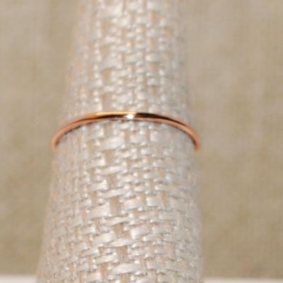 Size 7 Delicate CLEAR Rectangle Stone GOLD ROSE Ring with 2 Round Clear Stone Sides on a Rose Gold Band (0.8g)