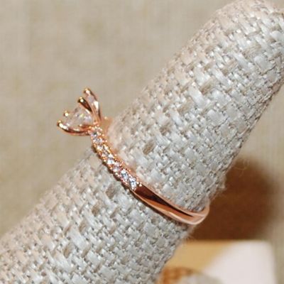 Size 7 Rose Gold 4 Prong Round Clear Main Stone Ring with 8 Accent Stone on Each Side on a Rose Gold Band (2.0g)
