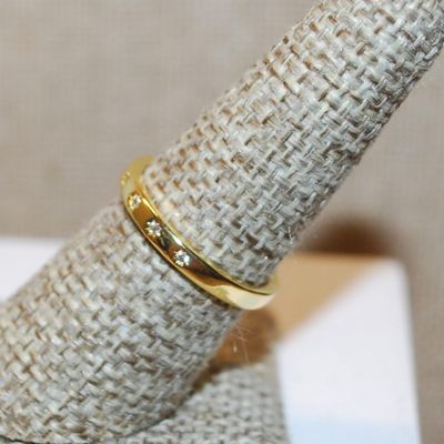 Size 7¼ Half Infinity Style Ring with 6 Clear Inlay Stones on a Gold Tone Band (1.8g)